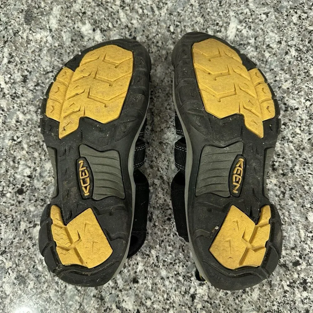 Keen Men’s Newport H2 Black Trail Hiking Sandals Size US 8.5